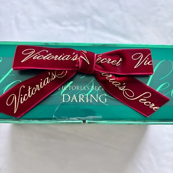VICTORIA'S SECRET Daring Fragrance 3-Piece Gift Set - Picture 7 of 14